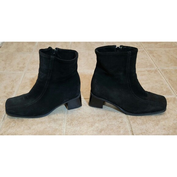 La Canadienne Womens Suede Ankle Booties Black Heel 2" Model #10935 Size 7.5M - Picture 3 of 10